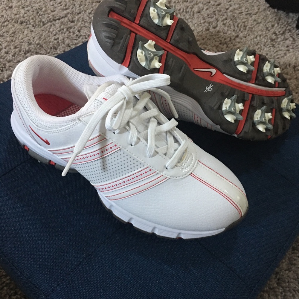 Nike Delight Women’s Golf Shoe NOWB Size 6